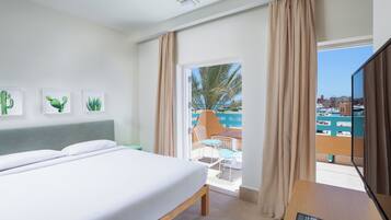 Junior Suite Marina View | Coffres-forts dans les chambres, bureau, rideaux occultants