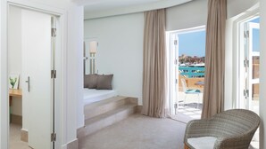 Captain's Suite | 起居区 | 平板电视