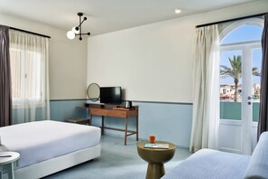 Premium Marina View | Egyptian cotton sheets, in-room safe, individually decorated - Turtle's Inn (El Gouna)