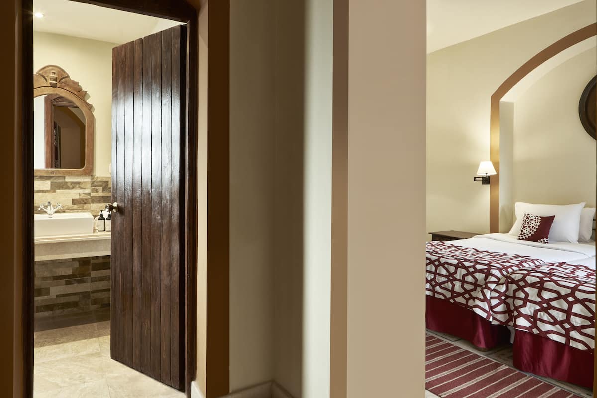 Standard Room | Minibar, in-room safe, blackout curtains, free WiFi