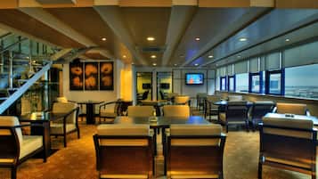 2 bares o lounges