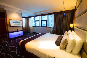 小型套房 | 高档床上用品、迷你吧、客房内保险箱、办公桌