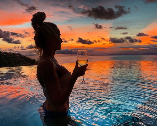 2 piscines extérieures, cabanons gratuits, parasols de plage