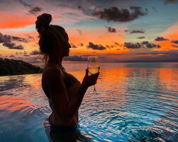 2 outdoor pools, free cabanas, pool umbrellas