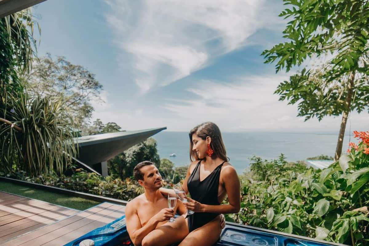 Pacific Jacuzzi Suite | Terraza o patio