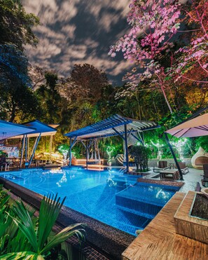 Facciata della struttura - sera/notte