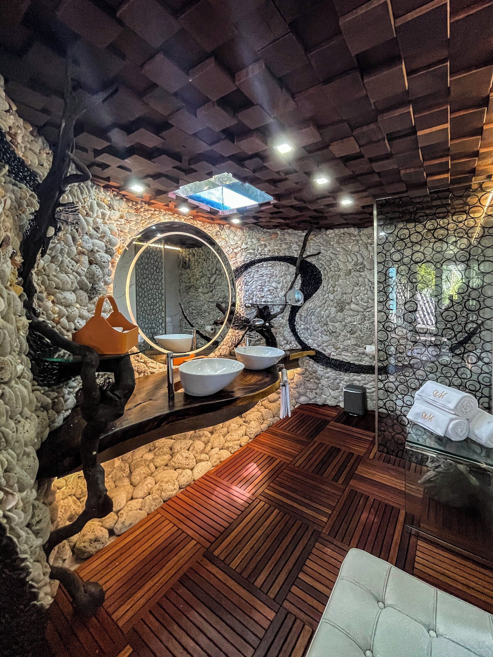 Honeymoon Junior Pool Villa | Bathroom | Free toiletries, hair dryer, slippers, towels