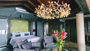 Pacific Jacuzzi Suite