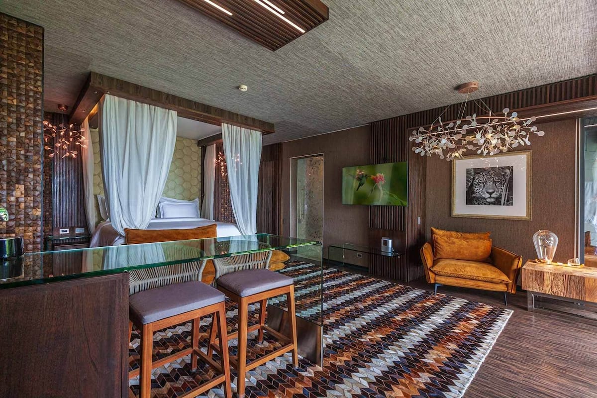 Ocean Club Suite | Egyptian cotton sheets, premium bedding, down comforters, minibar