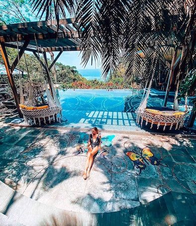 2 outdoor pools, free cabanas, pool umbrellas