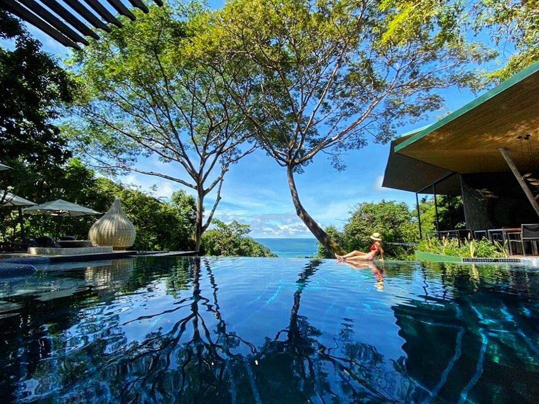 2 kolam renang terbuka, kabana percuma, payung kolam 