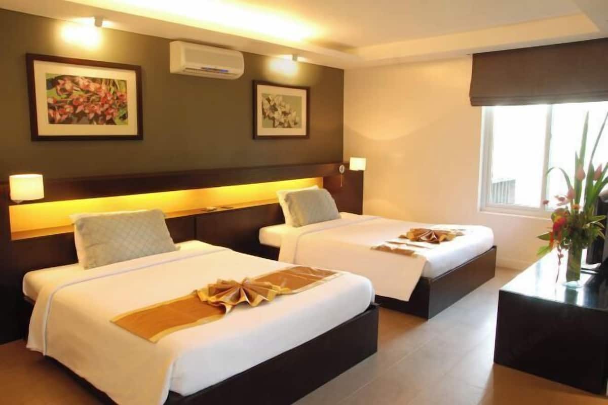 Ropa de cama de alta calidad, cubrecamas y minibar