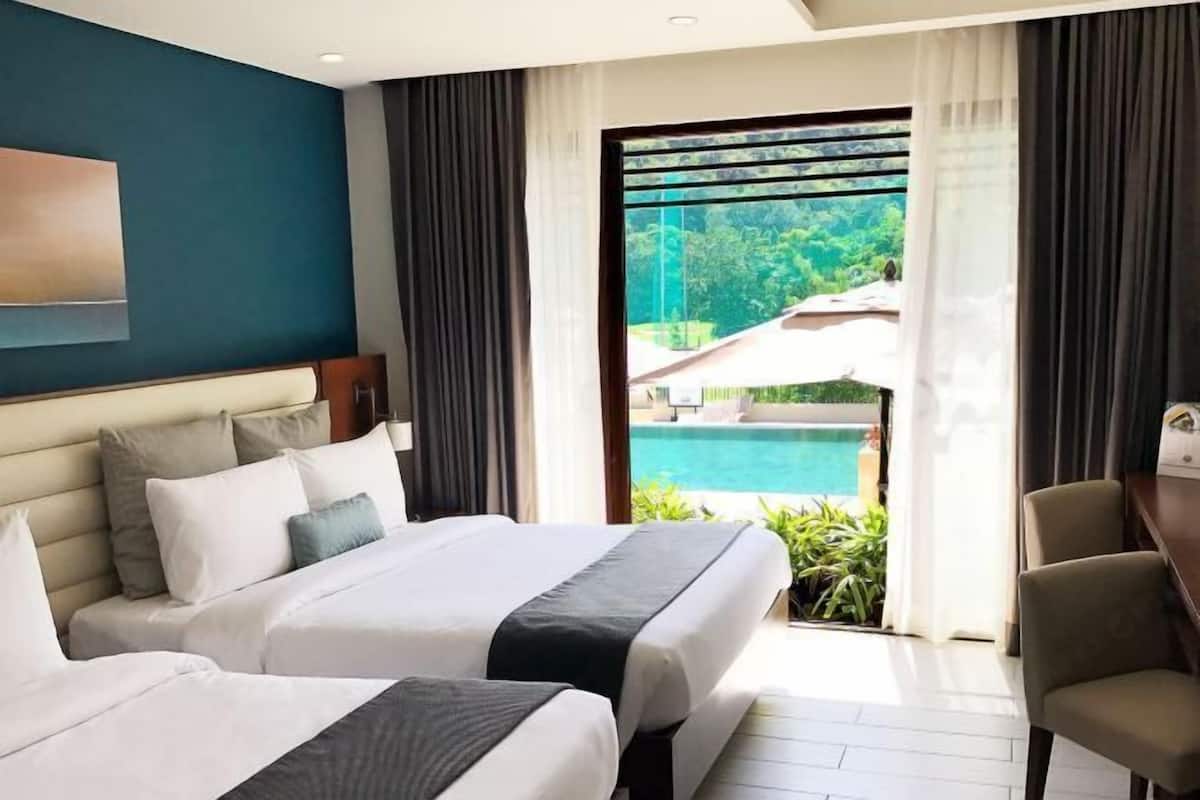 Ropa de cama de alta calidad, cubrecamas y minibar
