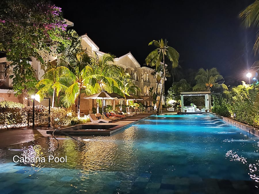 6 outdoor pools, free pool cabanas, pool umbrellas