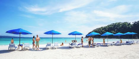 Plage privée, sable blanc, navette gratuite vers la plage