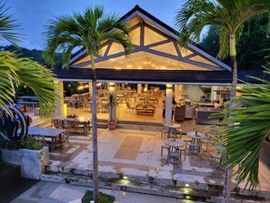 10 restaurants, breakfast, lunch, dinner served; international cuisine  - Fairways and Bluewater Boracay (Boracay Island)