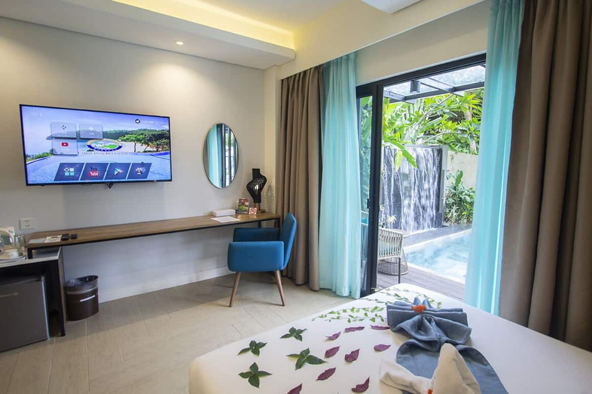 Ropa de cama de alta calidad, cubrecamas y minibar