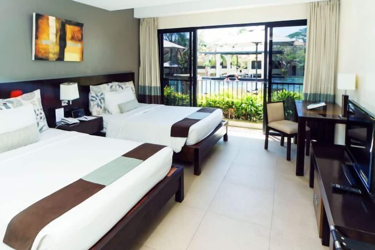 Ropa de cama de alta calidad, cubrecamas y minibar