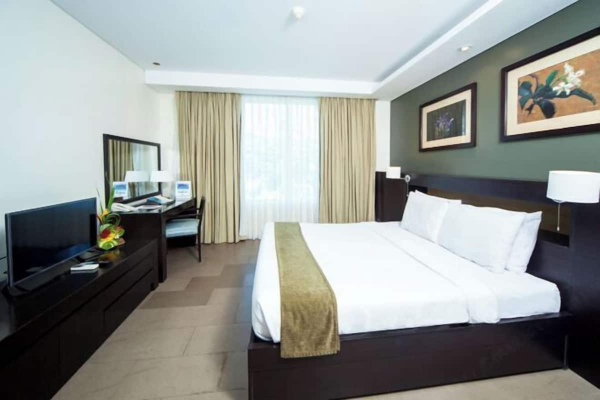Ropa de cama de alta calidad, cubrecamas y minibar