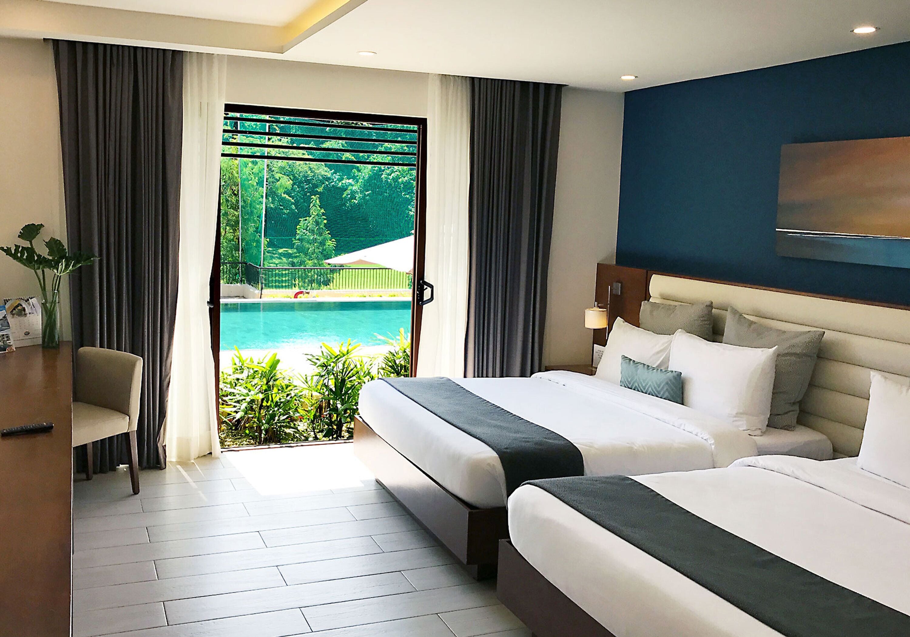 Premier Laguna Pool View  | Premium bedding, down comforters, minibar, in-room safe
