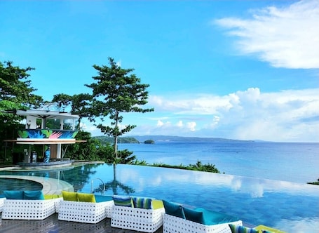 6 outdoor pools, free cabanas, pool umbrellas. Fairways and Bluewater Boracay