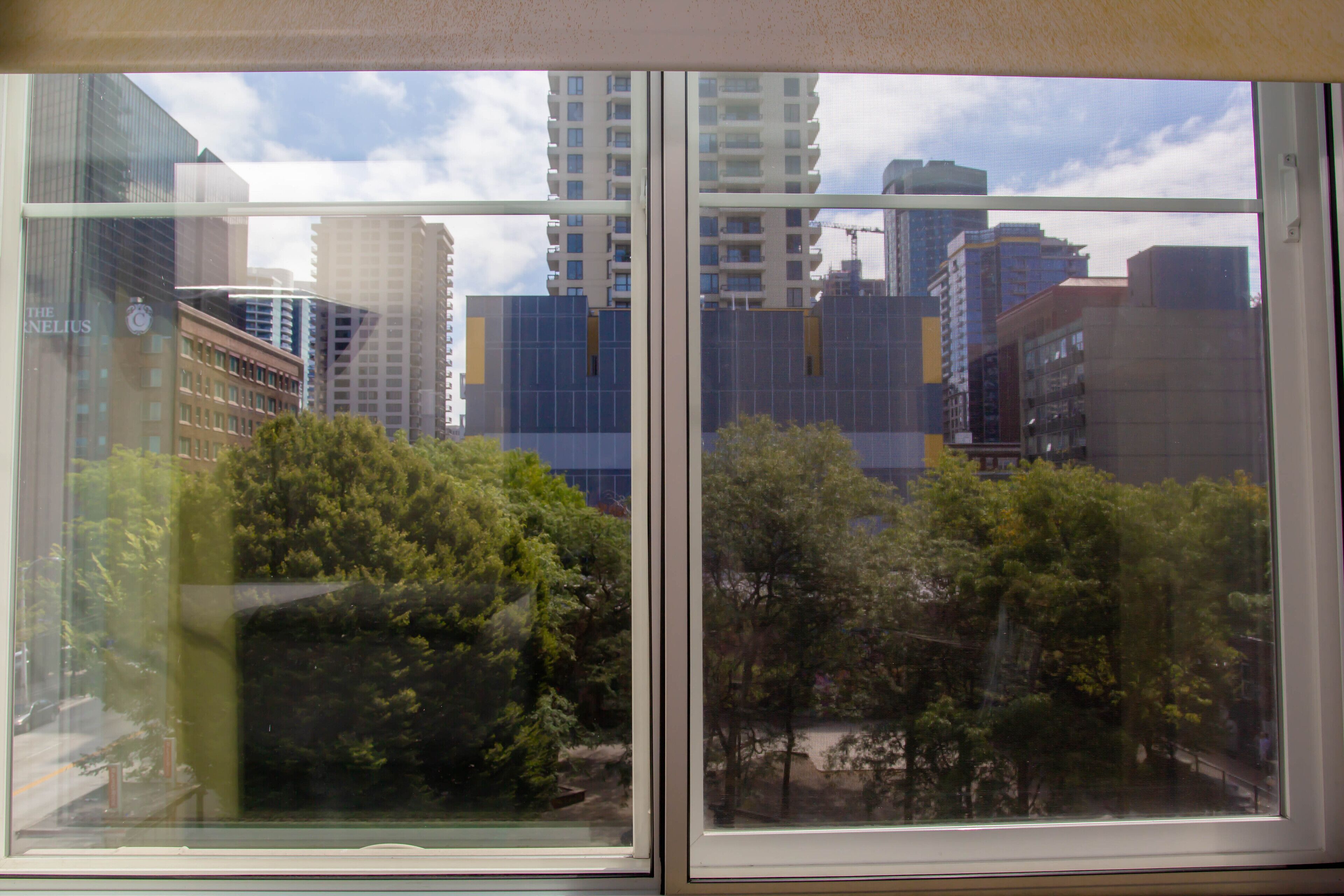 queen guestroom | city view