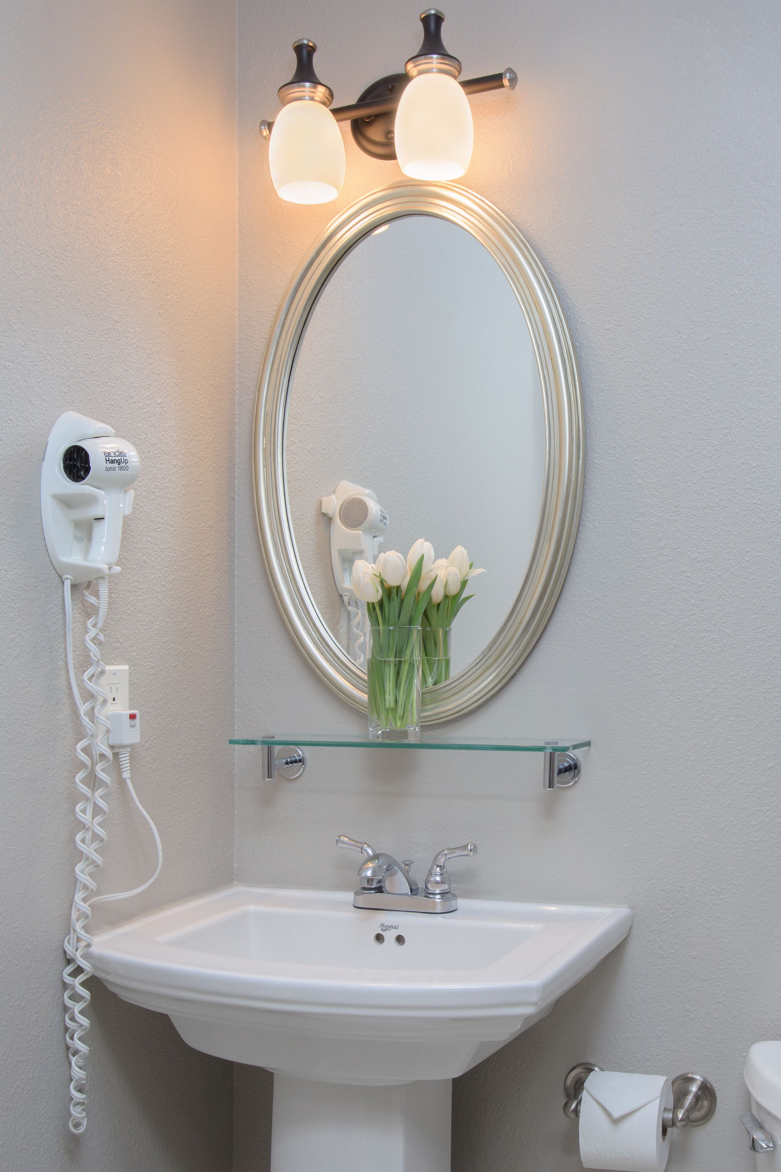 queen guestroom | bathroom | eco-friendly toiletries, hair dryer, towels