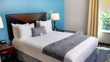 Queen Guestroom | Caja de seguridad en la habitación, muebles diferentes y escritorio