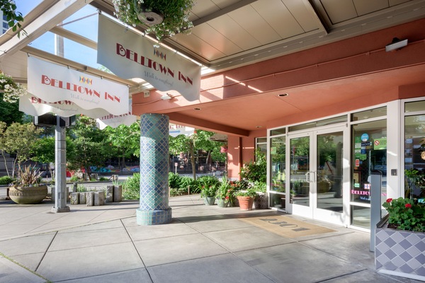 Pintu masuk properti