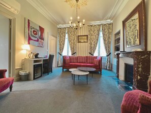 Traditional Suite, Bathtub, Garden View