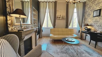 Traditional Suite, Bathtub, Garden View | Premium bedding, in-room safe, desk, free WiFi