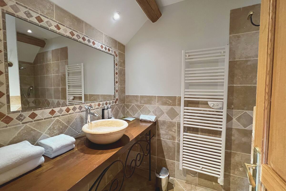 double room - annex | bathroom | free toiletries, hair dryer, towels