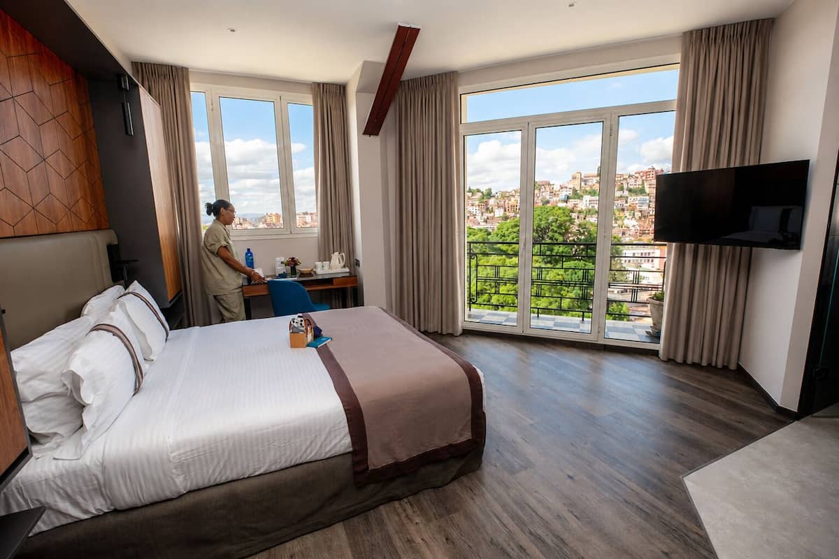 Deluxe Room | Premium bedding, minibar, in-room safe, desk