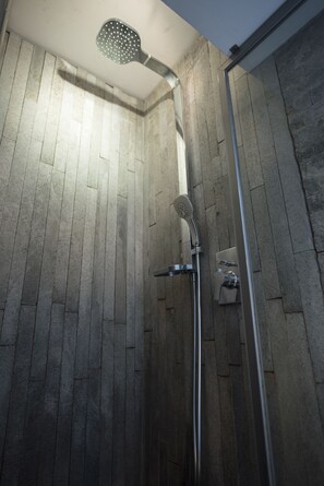 Suite | Badkamer | Gratis toiletartikelen, handdoeken