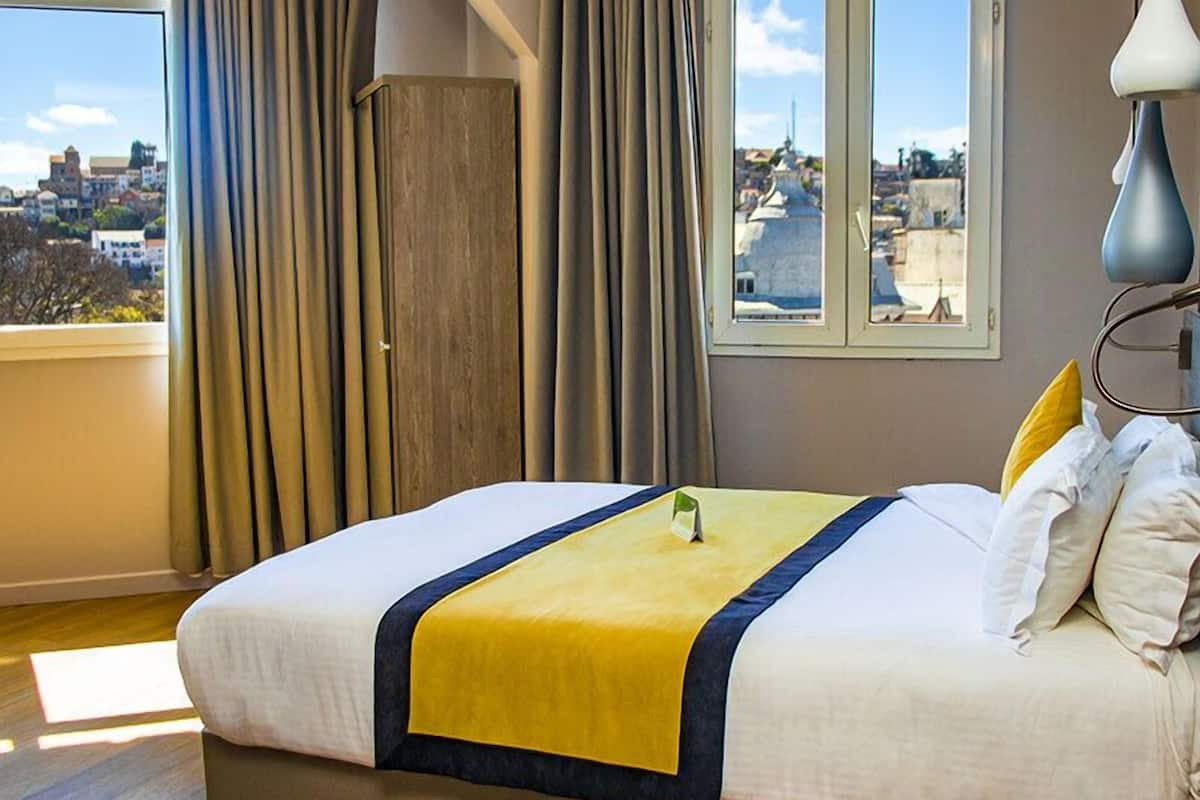 Premium bedding, minibar, in-room safe, soundproofing