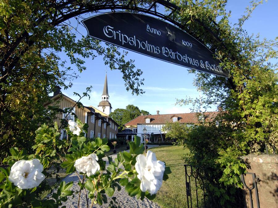 Romantisk dobbeltrom, 1 dobbeltseng, utsikt mot innsjø | Fasade