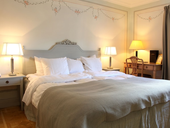 In-room safe, individually decorated, individually furnished, desk - Gripsholms Värdshus (Mariefred)