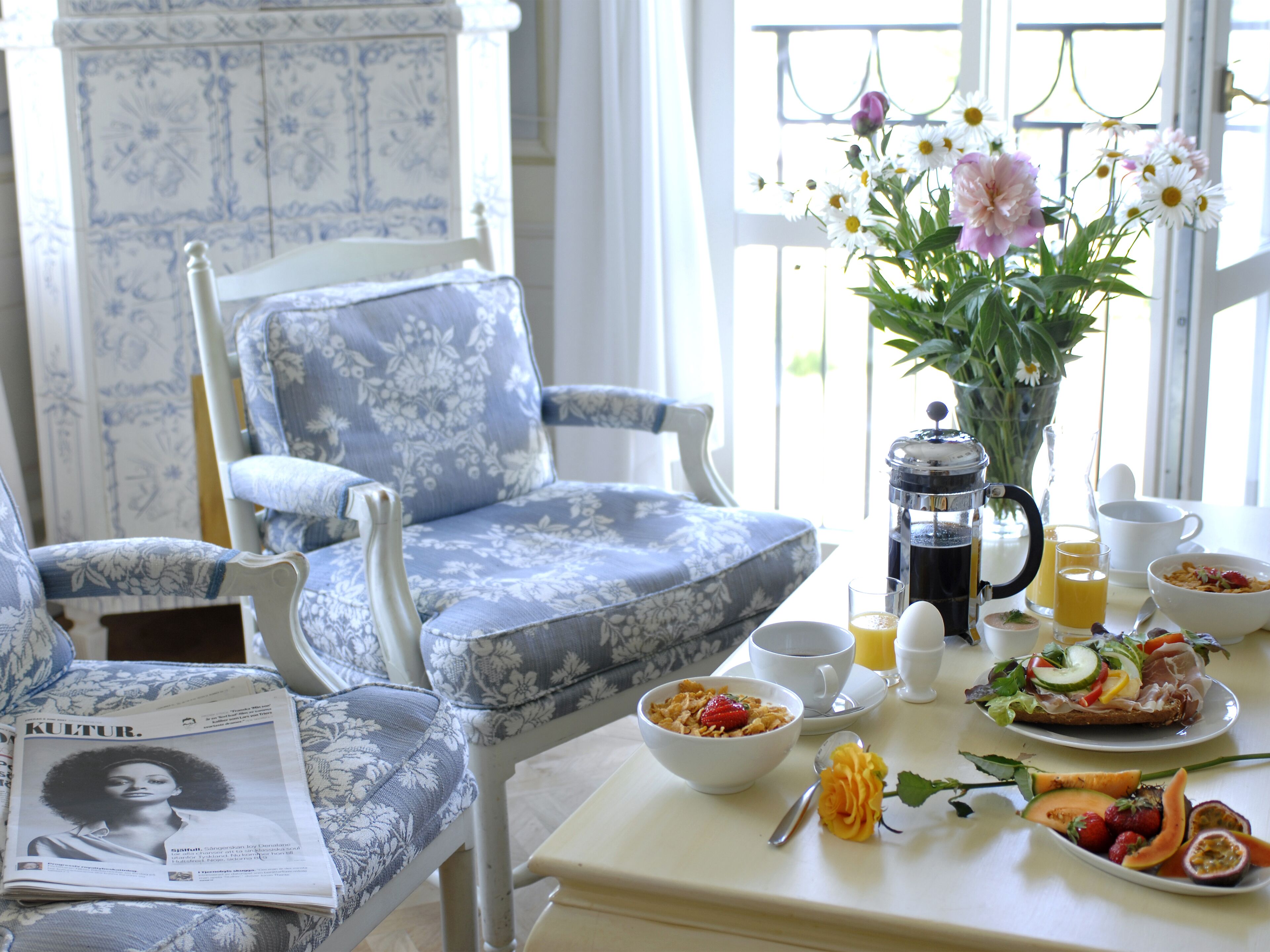 romantic double room, 1 double bed, lake view | in-room safe, individually decorated, individually furnished, desk