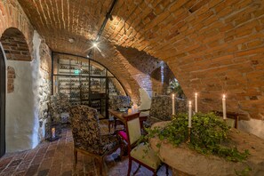 2 restaurants, lunch, dinner served; local cuisine - Gripsholms Värdshus (Mariefred)