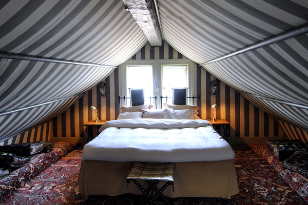 Suite Luxe, 1 lit double, vue lac | Coffres-forts dans les chambres, décoration personnalisée