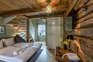 Family Room, 1 Queen Bed with Sofa bed | In-room safe, individually decorated, individually furnished, desk - Gripsholms Värdshus (Mariefred)