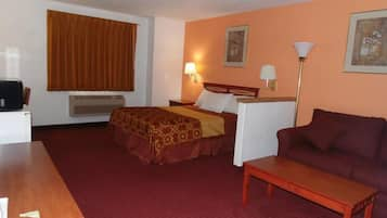 Suite, 1 Queen Bed with Sofa bed | Desk, iron/ironing board, free WiFi, bed sheets