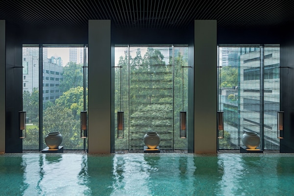 Kolam renang tertutup