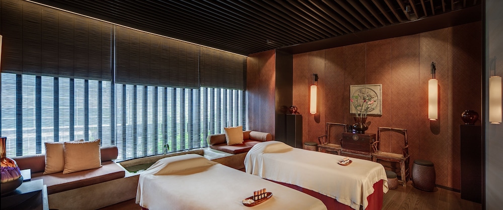 The PuLi Hotel and Spa by null