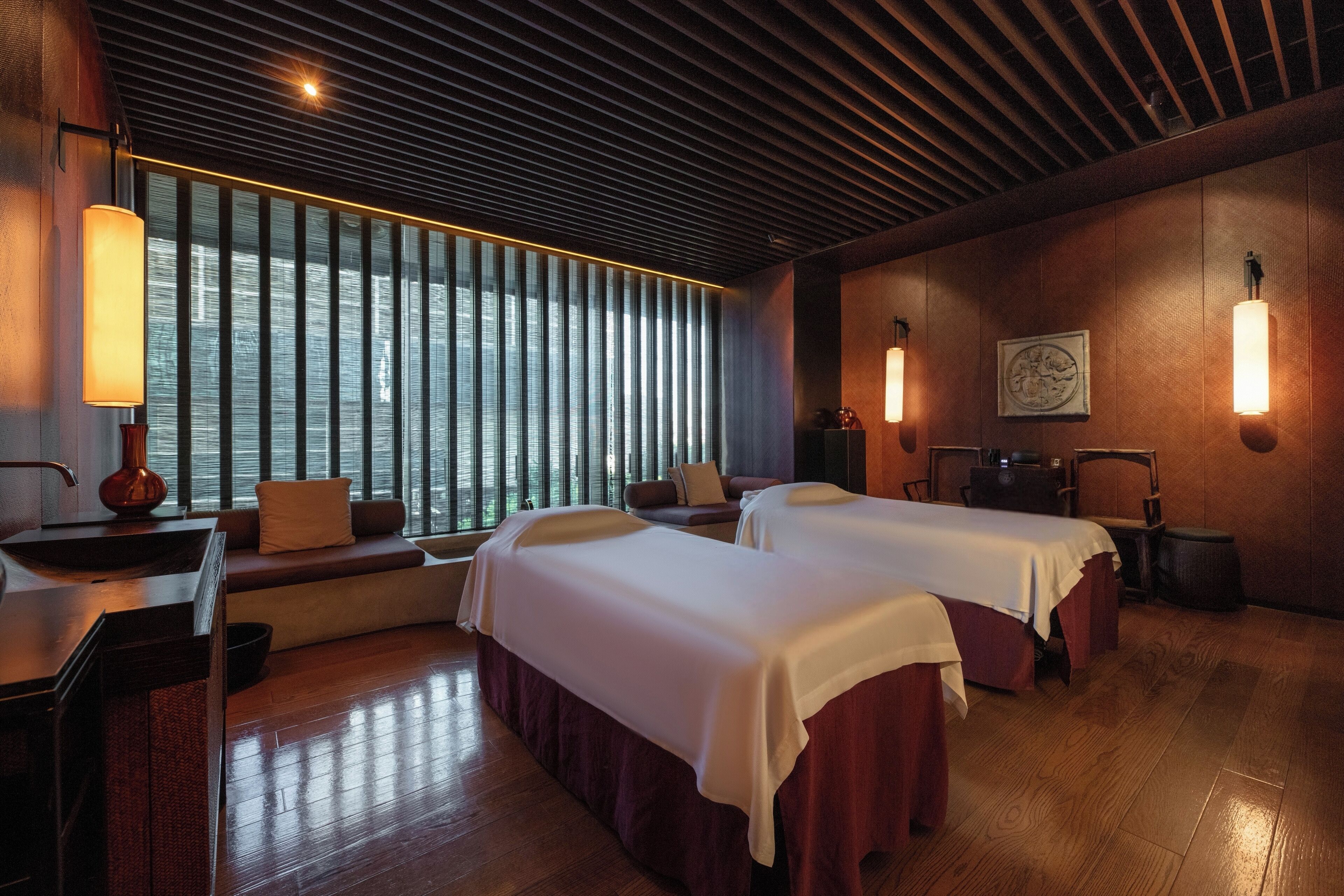 Bilik rawatan pasangan, rawatan badan, hidroterapi, aromaterapi 