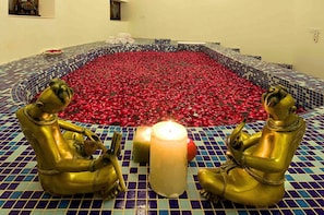 Couples treatment room(s), body treatments, aromatherapy, facials