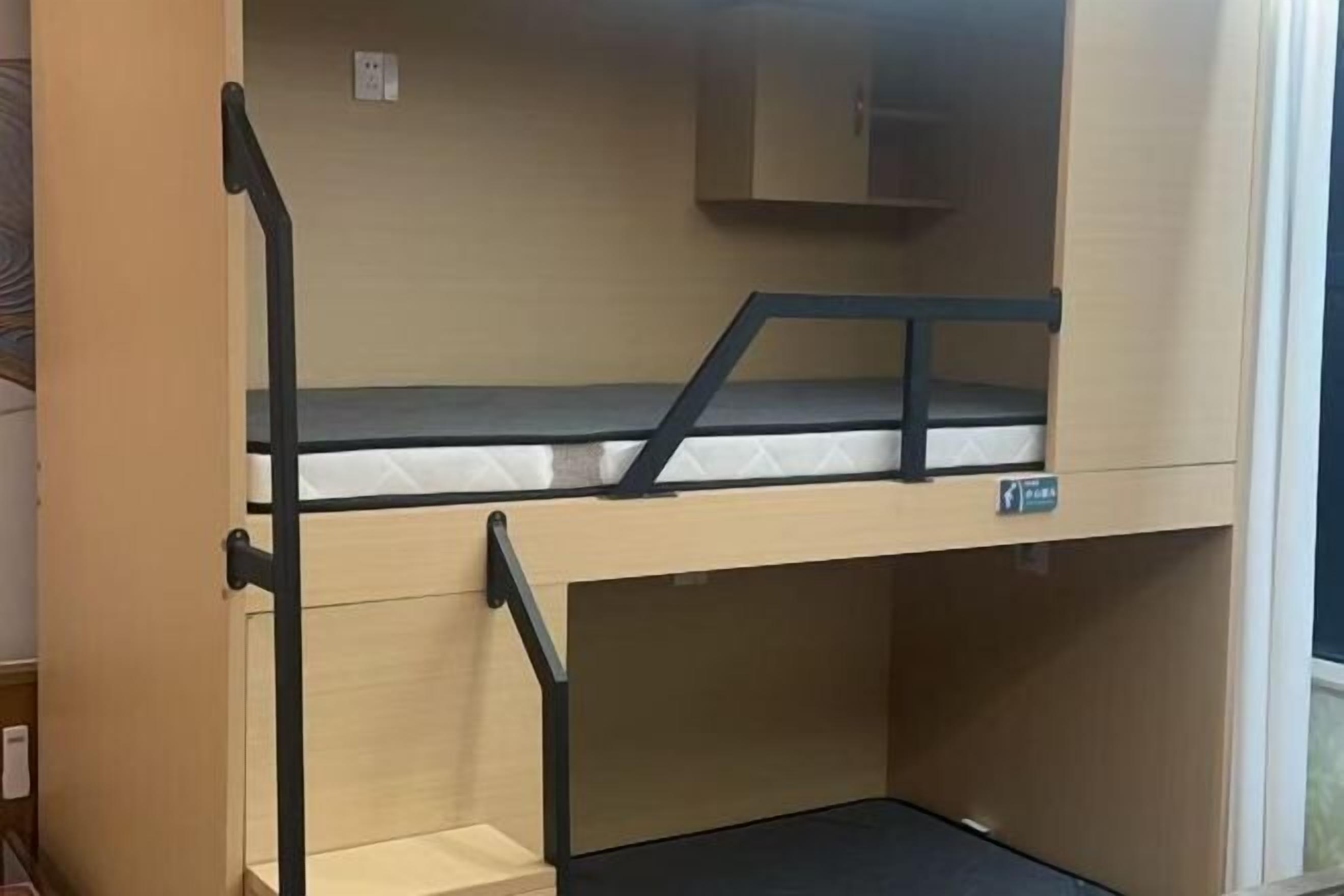 Select Comfort beds, in-room safe, desk, blackout curtains