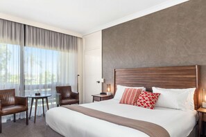 Executive King Room | Iron/ironing board, free WiFi, bed sheets, alarm clocks - Quality Inn Dubbo International (Dubbo)