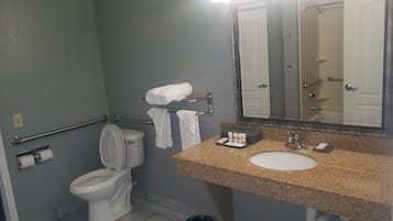Suite, 1 Bedroom, Non Smoking (1 Kingbed) | Bathroom | Free toiletries, hair dryer, towels