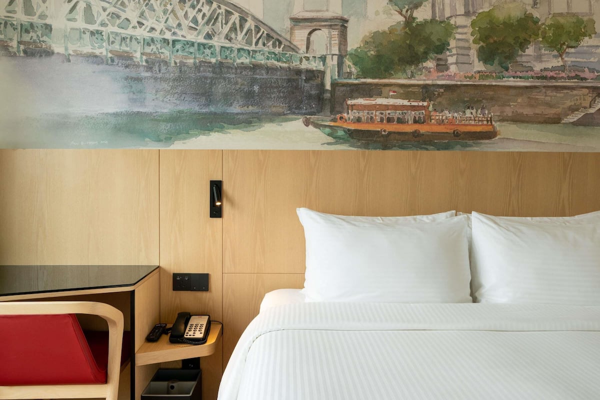 Premium bedding, in-room safe, desk, laptop workspace